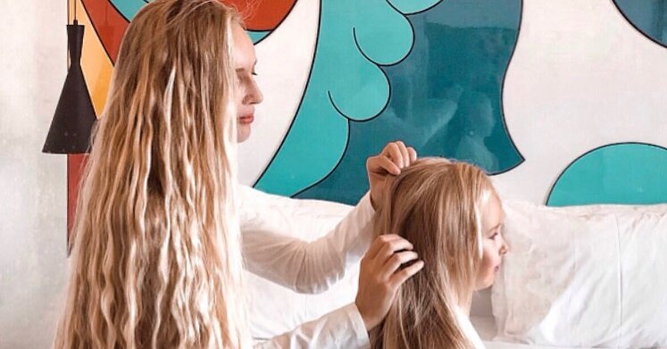 Две Рапунцель: как и зачем бьюти-блогерша зарабатывает на волосах своей маленькой дочери