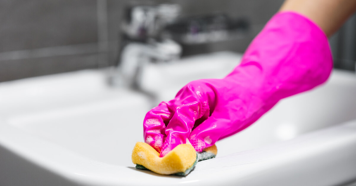 Какими домашними средствами почистить ванную, чтобы она долго благоухала свежестью