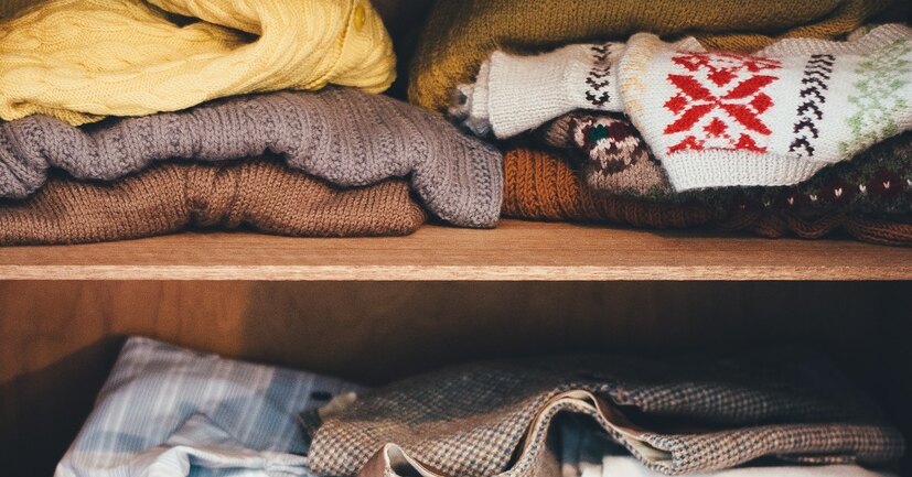 Как сохранить свежесть одежды в шкафу: 5 простых лайфхаков