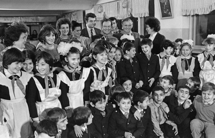 35 лет назад бандиты захватили автобус со школьниками: реальная история, которая легла в основу фильма «Командир»