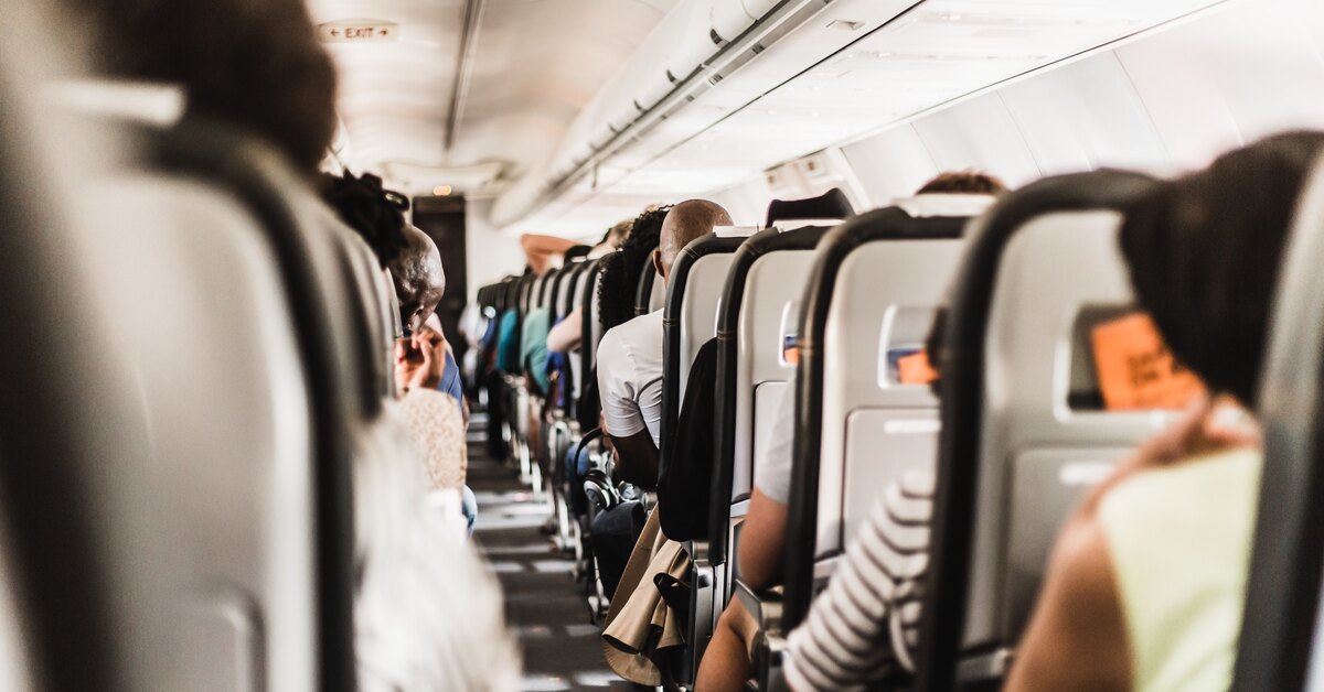 Что надеть в самолет, чтобы выглядеть стильно и не чувствовать дискомфорта: советы стюардессы