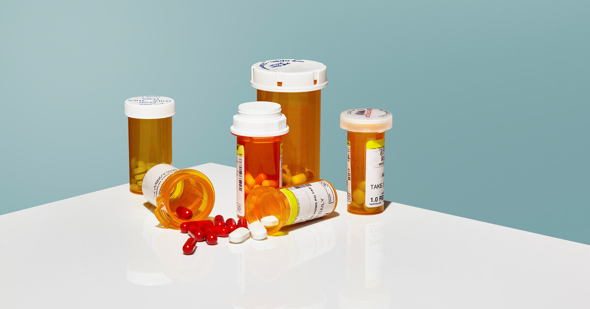 Какие лекарства можно купить впрок, как собрать аптечку, сколько хранятся медикаменты