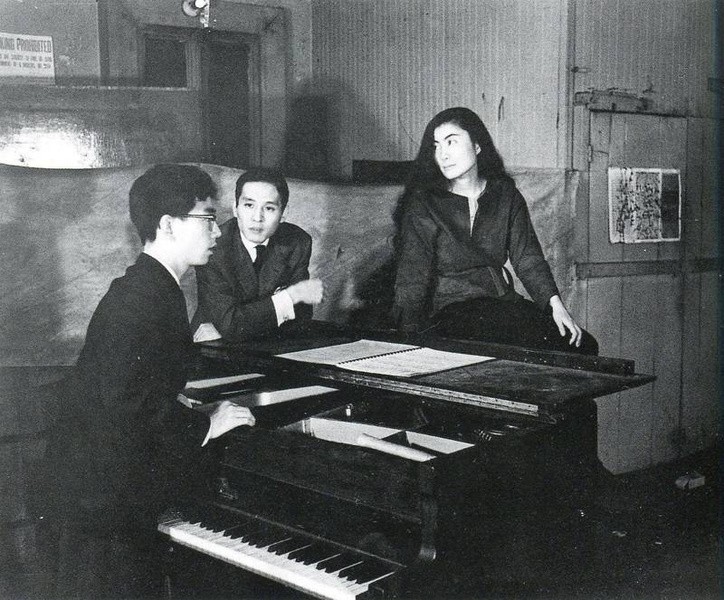 Тоси Итиянаги и Йоко Оно