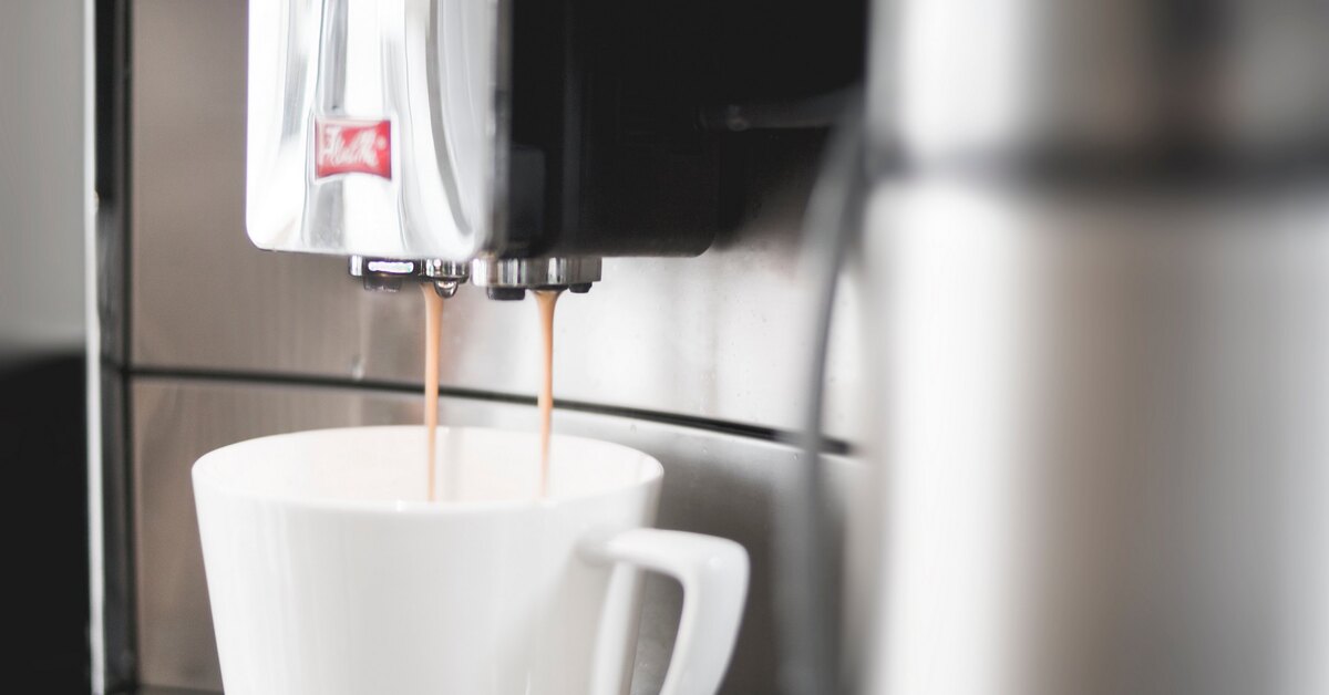 Как чистить капельную кофеварку с помощью уксуса