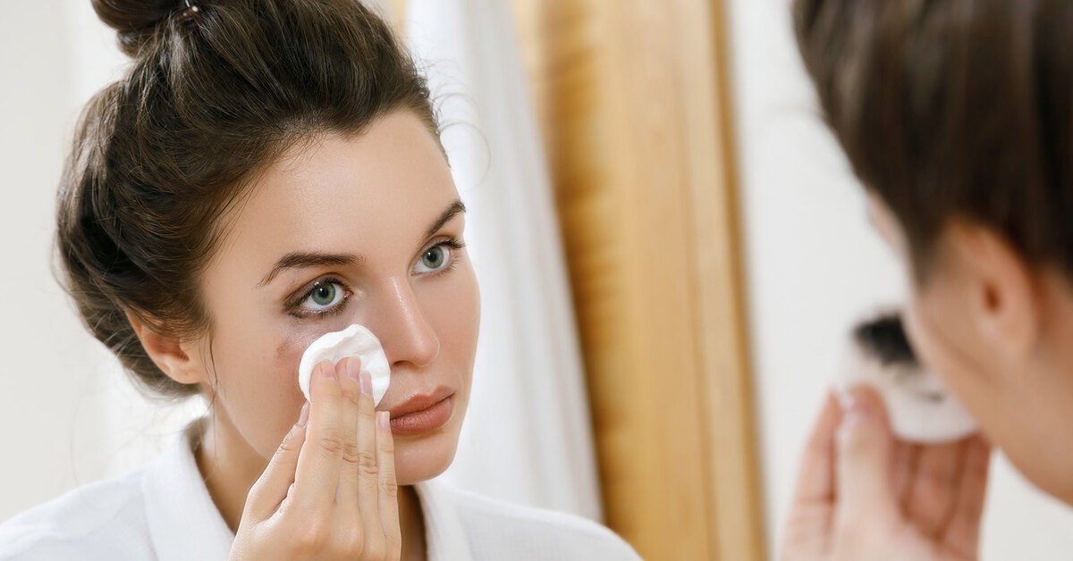 5 ошибок при удалении макияжа, которые ты совершаешь день за днем