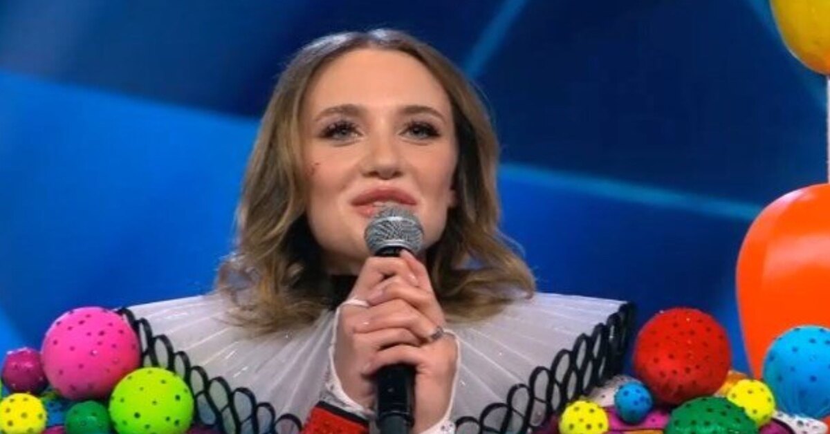 Миа Бойко покинула шоу «Маска» после того, как ее разоблачил Сергей Лазарев