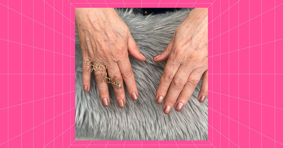 Маникюр для пожилых рук: 5 модных цветов лаков для ногтей, чтобы сделать весенний маникюр в зрелом возрасте