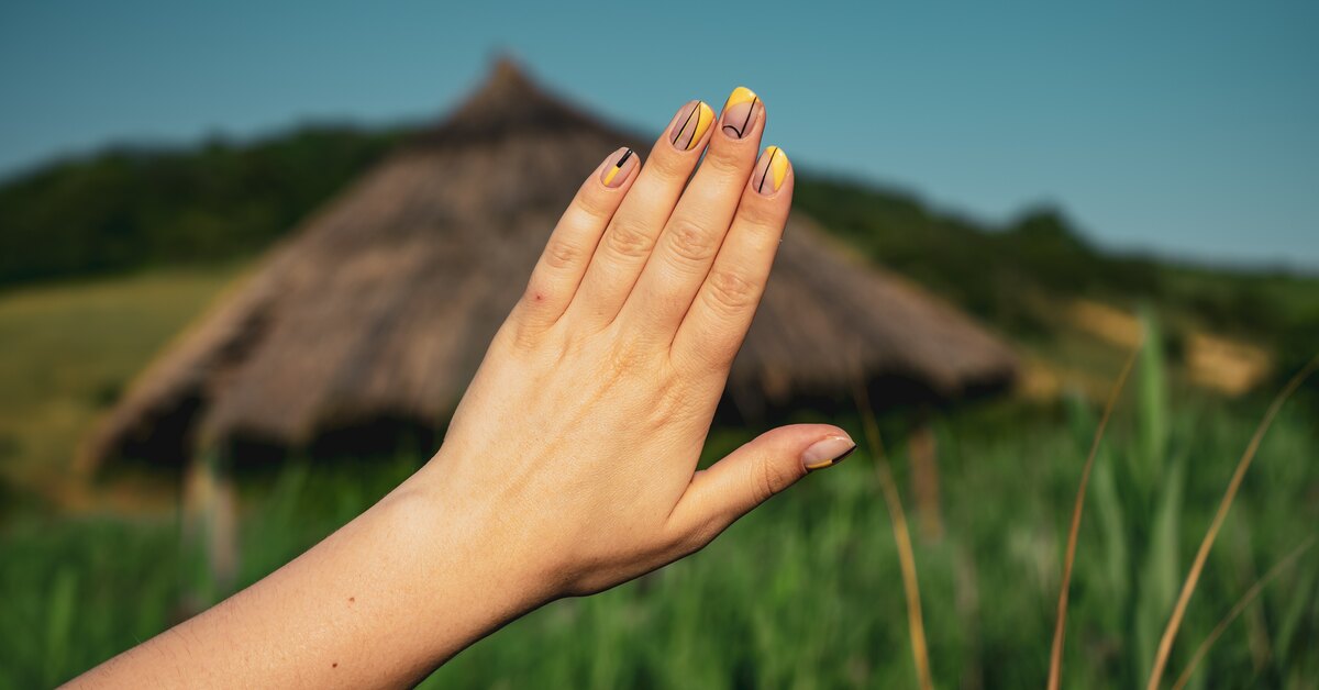 Что будет, если не снимать гель-лак с ногтей 100 дней: реальный фото-пример