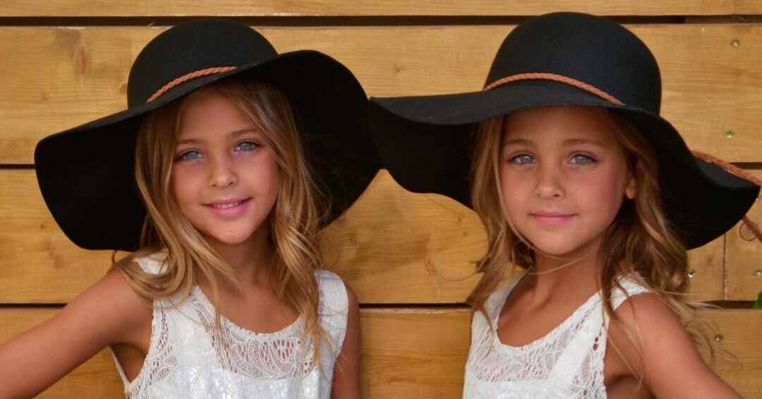 Как за 6 лет изменились самые красивые девочки-близнецы в мире