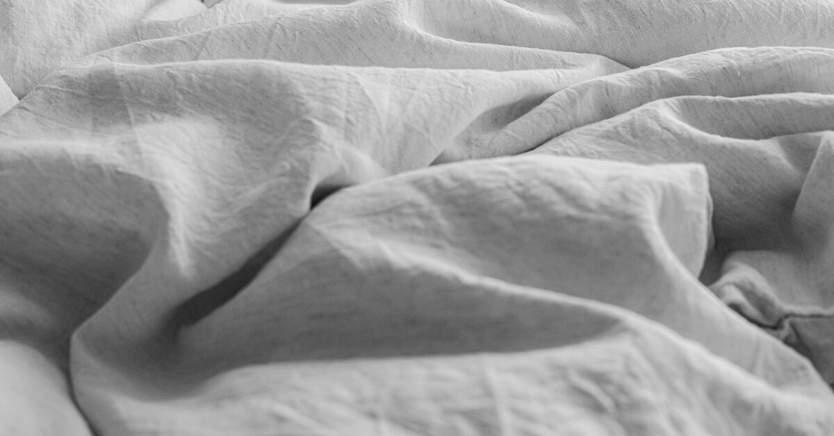 Почему нельзя гладить постельное белье горячим утюгом с паром
