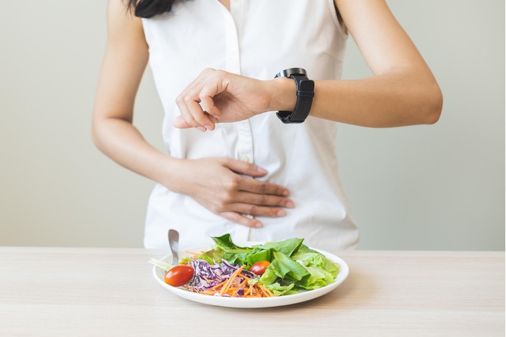 Польза и вред интервального голодания: как стать стройнее и не испортить здоровье